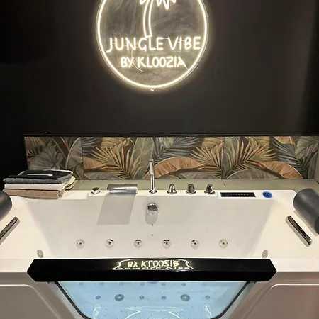 Kloozia Centre Standing אנגולם