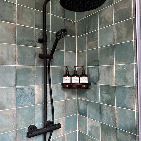 Kloozia Centre Standing