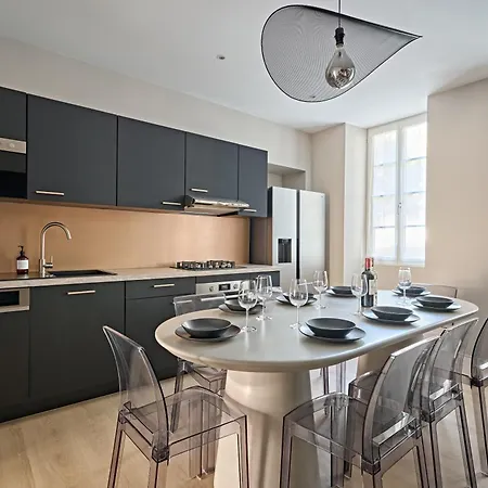 Kloozia Centre Standing